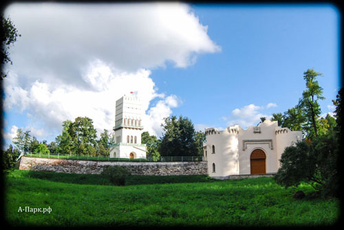 Белая башня в Александровском парке